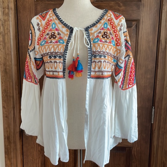 NEW Tolani SUNDANCE KIMONO Embroidered Festival Tassel Jacket Top Bell Sleeves - Picture 2 of 9